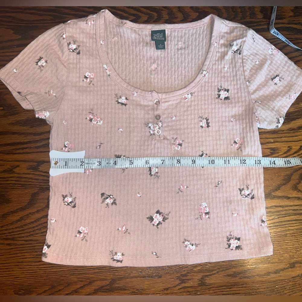 Pink floral short sleeve crop top - Picture 7 of 8